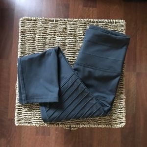 Lucy Perfect Core Moto Capri Leggings